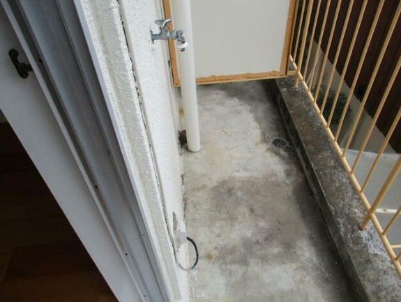 明徳ビルのバルコニー