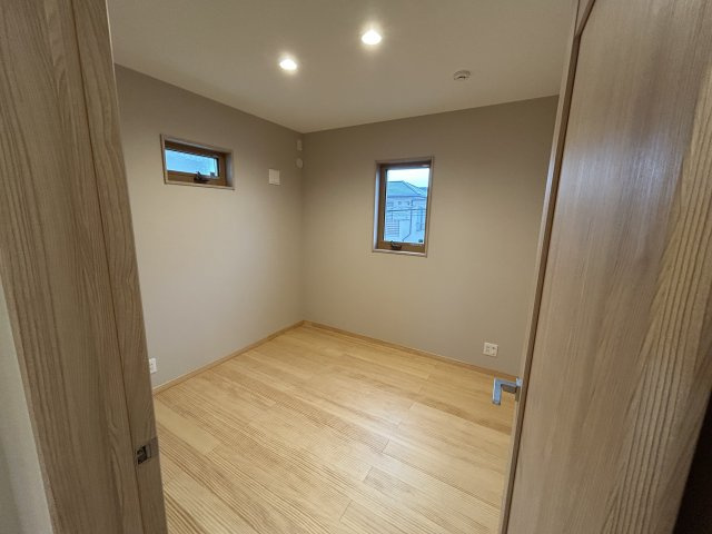 明石市西明石町3丁目新築戸建の洋室