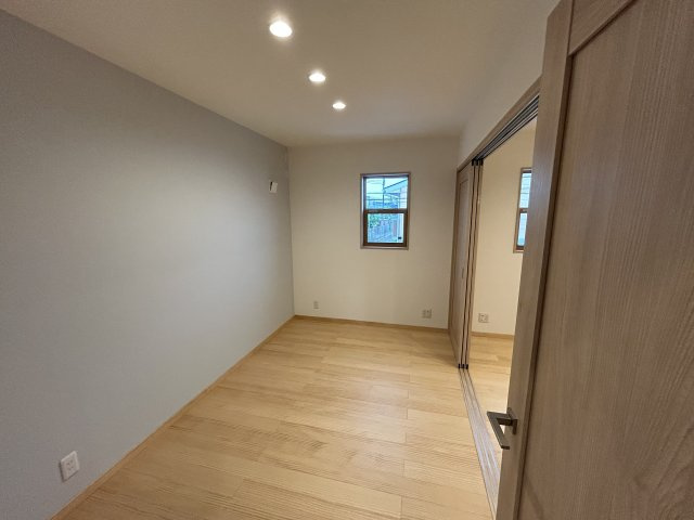 明石市西明石町3丁目新築戸建の洋室