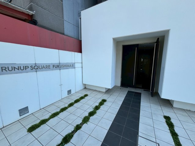 大阪市福島区吉野４丁目の賃貸マンションのエントランス