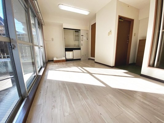 ビオレータ宝塚の居間・リビング|こちらの居間で趣味の時間をお楽しみください