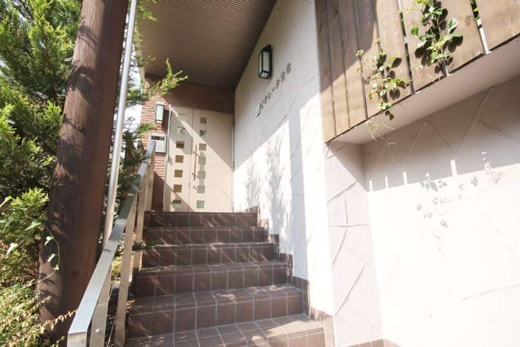 ビオレータ宝塚のエントランス|ゆとりのあるエントランスです