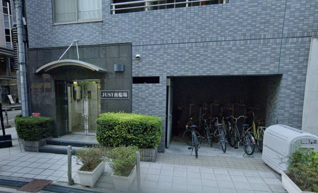 JUST南船場の外観