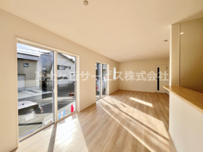 【居間・リビング】 | 沼津市大岡 31期 新築一戸建て | 20.5帖のリビングダイニングです