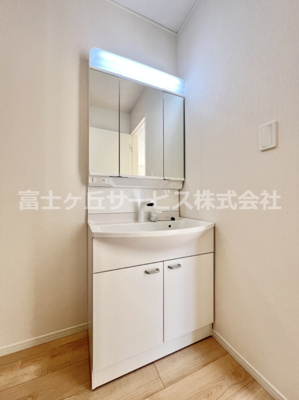 【独立洗面台】 | 沼津市大岡 31期 新築一戸建て | 独立洗面台あり、毎朝おしゃれに忙しい女性の方におすすめです