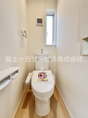 【トイレ】 | 沼津市大岡 31期 新築一戸建て | 2Fのトイレです