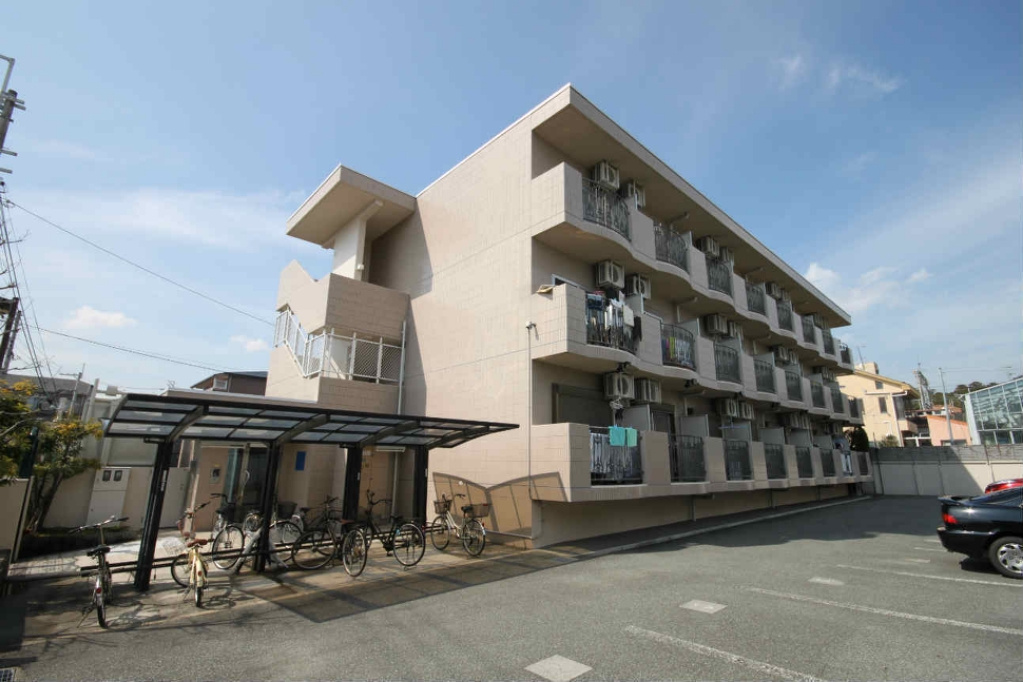 アッシュ宝塚（女性専用マンション）の外観|外はこのようになっています