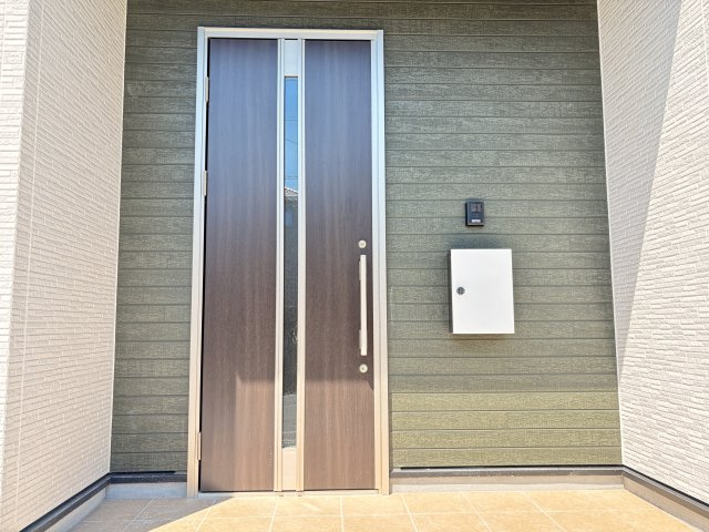 明石市大久保町高丘５丁目新築戸建２号棟の玄関