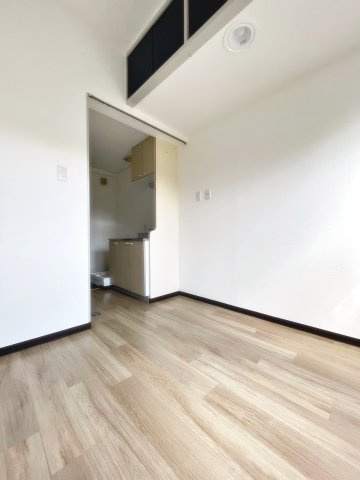 カーサブランコの居間・リビング|こちらのリビングで趣味の時間をお楽しみください