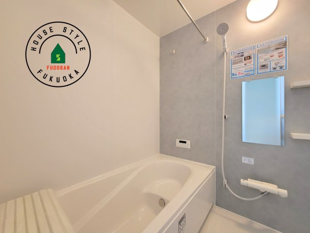 福岡市南区柏原1丁目第12-2棟（1号棟）の浴室|1日の疲れを癒してくれる広々バスルーム。雨の日のお洗濯にも大活躍な浴室乾燥機付です！