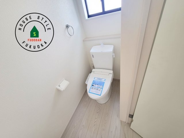 福岡市南区柏原1丁目第12-2棟（1号棟）のトイレ|温水洗浄便座を完備しております。2ヶ所にトイレがあるのは朝の慌ただしい時間も安心です。