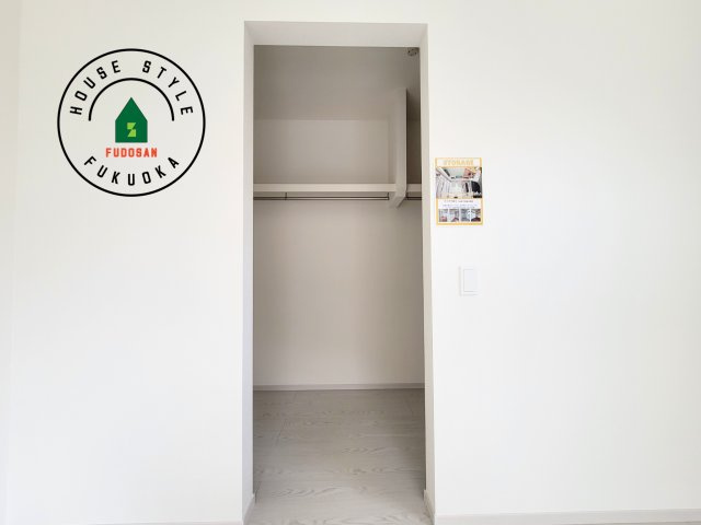 福岡市南区柏原1丁目第12-2棟（1号棟）の収納|洋服や大きな荷物が多い方や人数の多いご家族などは、一般的なクローゼットよりもウォークインクローゼットのほうが使い勝手が良いです。