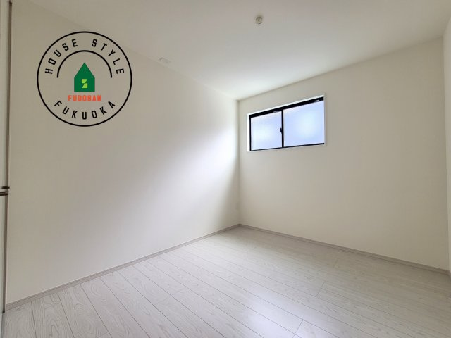 福岡市南区柏原1丁目第12-2棟（1号棟）の子供部屋|穏やかな光が差し込む室内には、穏やかな時間が流れます。