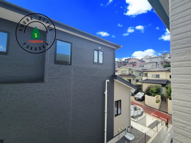 福岡市南区柏原1丁目第12-2棟（1号棟）の展望|窓から緑が見える物件も魅力的です。