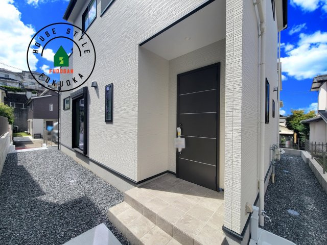 福岡市南区柏原1丁目第12-2棟（1号棟）の玄関|おでかけの時も帰った時も、「我が家」を最初に感じでもらえる素敵な空間に。