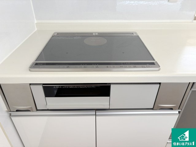 ディーグラフォート香里ヶ丘スカイフォートの設備|火を使わないので、安心なＩＨコンロ！でこぼこが無い構造なので、掃除もしやすく清潔に保てます！