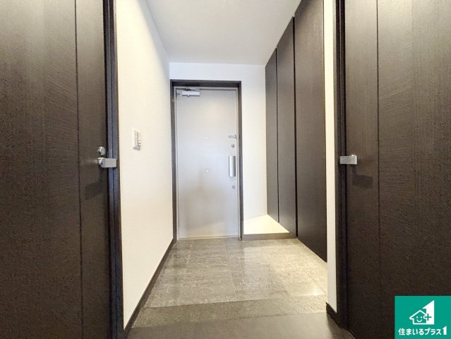 ディーグラフォート香里ヶ丘スカイフォートの玄関|シューズボックスにはたくさんの靴が収納できるので玄関周りはいつもスッキリ！ご家族が増えても安心！