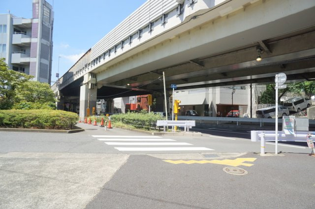 白金台５　土地の前面道路含む現地写真|北西側公道　幅員約20m　間口約8.98m