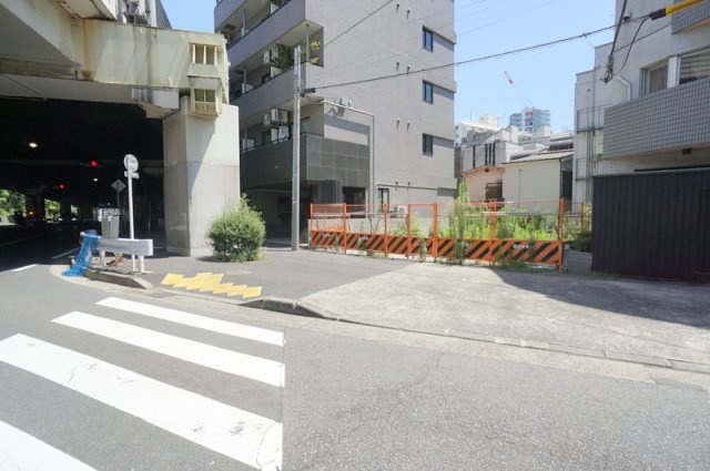 白金台５　土地の周辺|北西側公道　幅員約20m　間口約8.98m