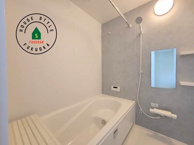 福岡市南区柏原1丁目第12-2棟（2号棟）の浴室|1日の疲れを癒してくれる広々バスルーム。雨の日のお洗濯にも大活躍な浴室乾燥機付です！