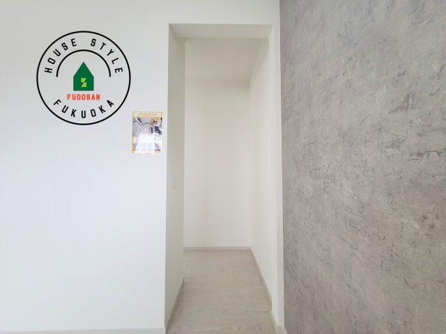 福岡市南区柏原1丁目第12-2棟（2号棟）の収納|洋服や大きな荷物が多い方や人数の多いご家族などは、一般的なクローゼットよりもウォークインクローゼットのほうが使い勝手が良いです。