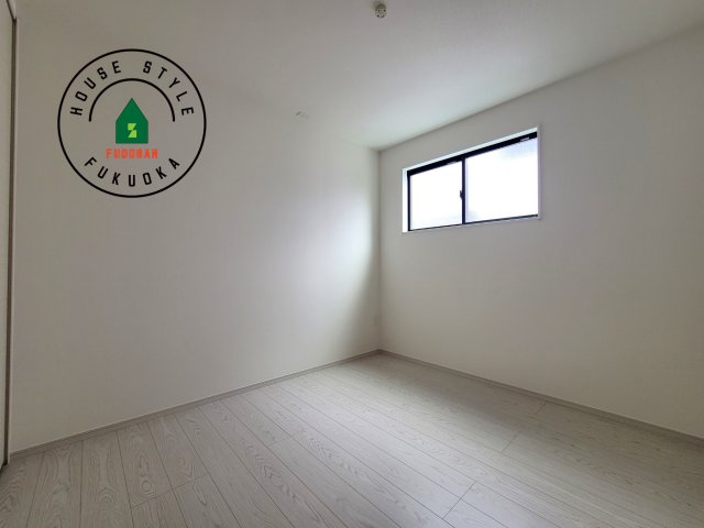 福岡市南区柏原1丁目第12-2棟（2号棟）の子供部屋|穏やかな光が差し込む室内には、穏やかな時間が流れます。