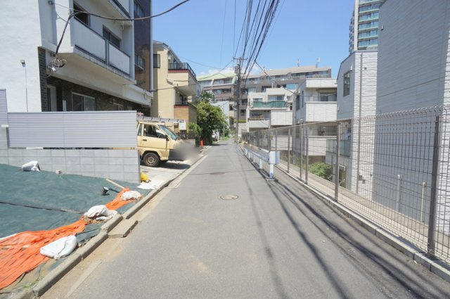 高輪４　土地の前面道路含む現地写真|北東側公道　幅員約4.0m　間口約8.0m