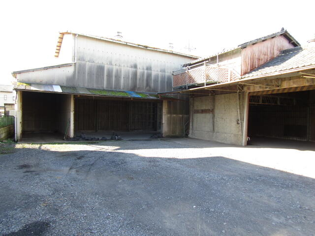 山口貸倉庫　1階の駐車場