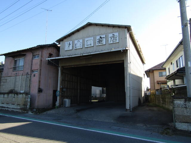 山口貸倉庫　1階の駐車場