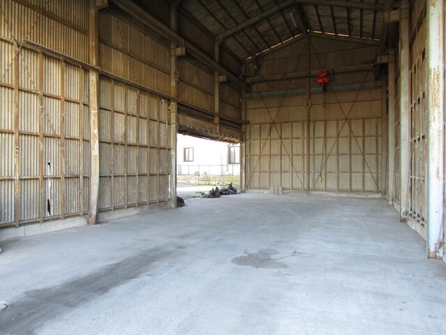 山口貸倉庫　1階の駐車場