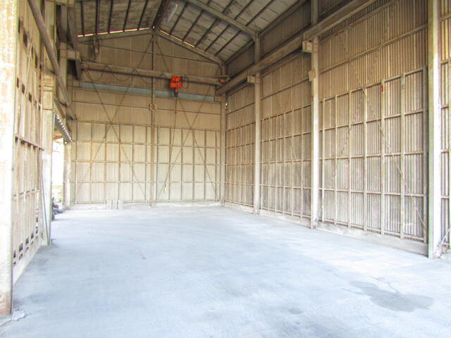 山口貸倉庫　1階の駐車場