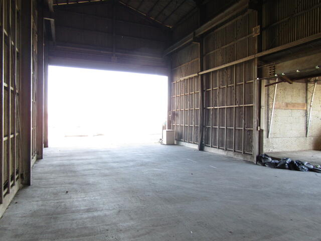 山口貸倉庫　1階のロビー