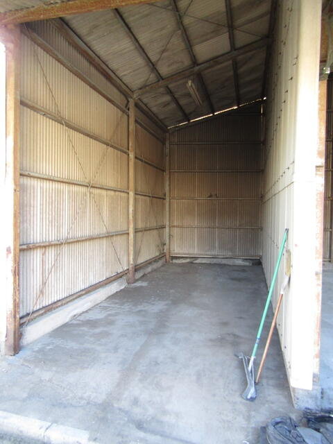 山口貸倉庫　1階の駐車場