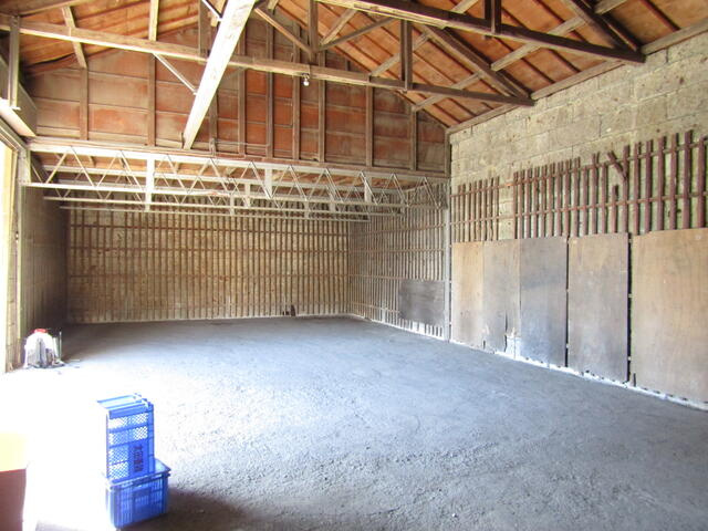 山口貸倉庫　1階の駐車場