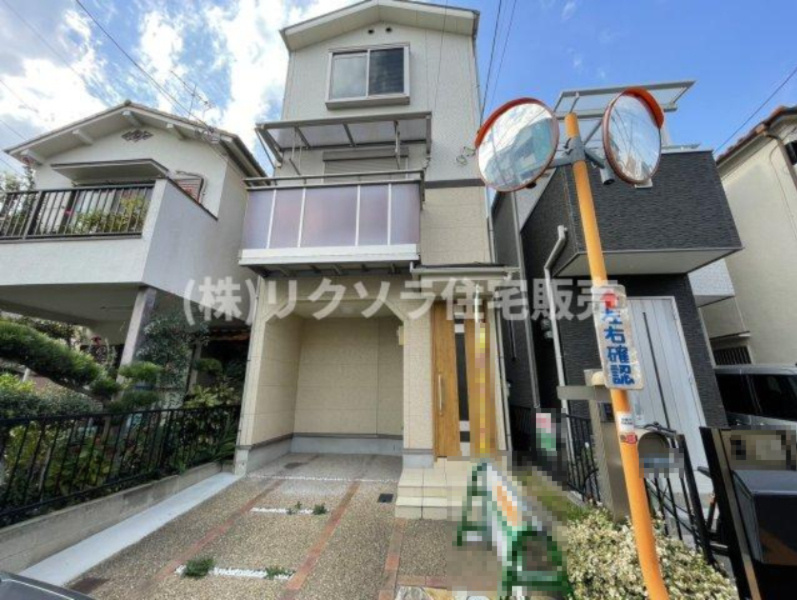 池田旭町　中古一戸建ての外観|新しい生活にいかがでしょうか？外観はお住まいの顔になります。こだわりたいポイントですね。外壁塗装や屋根塗装のご相談も承っております。
■現地内覧・資金計画相談・住宅ローン相談もお問合せ受付中■