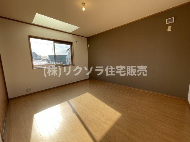 池田旭町　中古一戸建ての洋室|洋室8.17帖
■物件内覧・資金計画相談・住宅ローン相談、リフォーム相談、お問合せ受付中■
※当日・翌日のご内覧、ご相談はお電話でのお問合せがスムーズです！