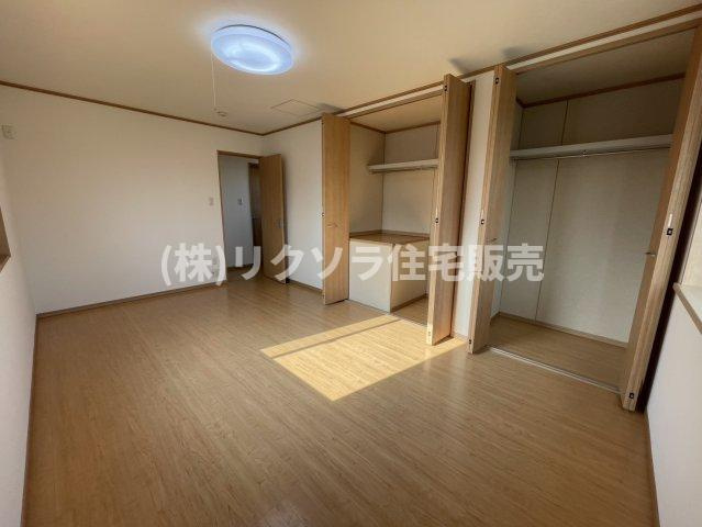 池田旭町　中古一戸建ての寝室|洋室9.17帖
■物件内覧・資金計画相談・住宅ローン相談、リフォーム相談、お問合せ受付中■
※当日・翌日のご内覧、ご相談はお電話でのお問合せがスムーズです！