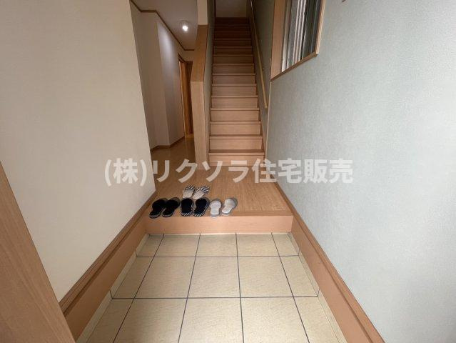 池田旭町　中古一戸建ての内装|玄関内部
■物件内覧・資金計画相談・住宅ローン相談、リフォーム相談、お問合せ受付中■
※当日・翌日のご内覧、ご相談はお電話でのお問合せがスムーズです！