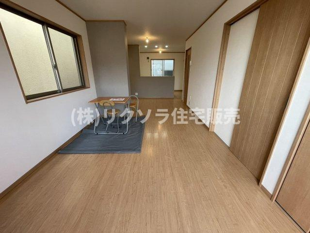 池田旭町　中古一戸建ての居間・リビング|LDK19.0帖
■物件内覧・資金計画相談・住宅ローン相談、リフォーム相談、お問合せ受付中■
※当日・翌日のご内覧、ご相談はお電話でのお問合せがスムーズです！