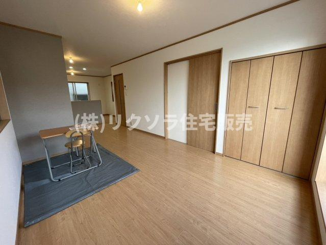 池田旭町　中古一戸建ての居間・リビング|LDK19.0帖
■物件内覧・資金計画相談・住宅ローン相談、リフォーム相談、お問合せ受付中■
※当日・翌日のご内覧、ご相談はお電話でのお問合せがスムーズです！