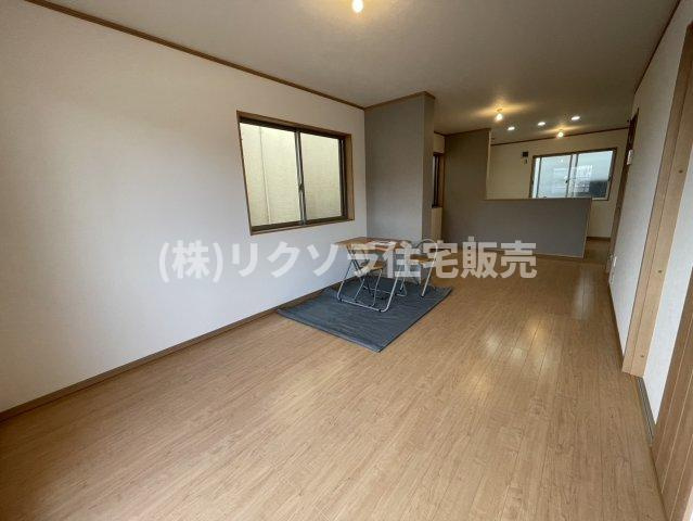 池田旭町　中古一戸建ての居間・リビング|LDK19.0帖
■物件内覧・資金計画相談・住宅ローン相談、リフォーム相談、お問合せ受付中■
※当日・翌日のご内覧、ご相談はお電話でのお問合せがスムーズです！