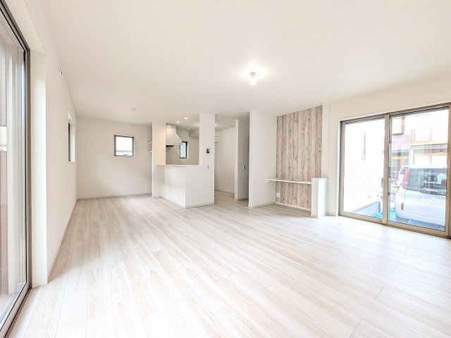 八王子市　富士見町　新築一戸建て　５期の居間・リビング|～20.0帖の明るく開放感のあるLDK、家族団欒の時間をお過ごしいただけます～