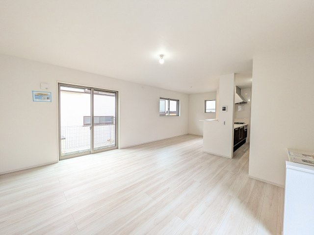 八王子市　富士見町　新築一戸建て　５期の居間・リビング|～20.0帖の明るく開放感のあるLDK、家族団欒の時間をお過ごしいただけます～