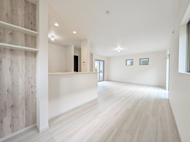 八王子市　富士見町　新築一戸建て　５期の居間・リビング|～20.0帖の明るく開放感のあるLDK、家族団欒の時間をお過ごしいただけます～