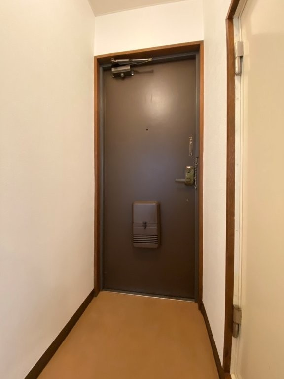 マンションストークの玄関