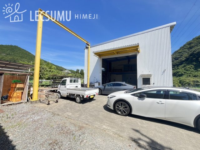 姫路市夢前町護持/貸工場の駐車場