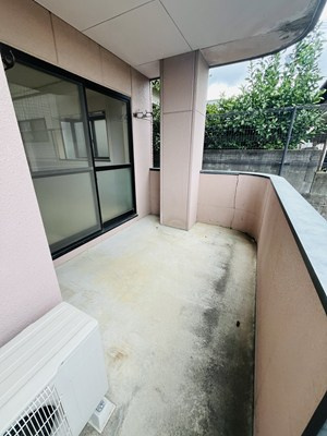 ドリームハウスⅣのバルコニー|外からの目が気にならないバルコニーで洗濯物が干せます