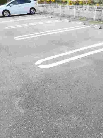 フローレンスＮの駐車場|駐車場に車を止められます