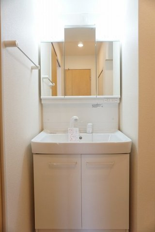 グレイス・ヴィラⅡの洗面所|忙しい朝には欠かせない洗面所です