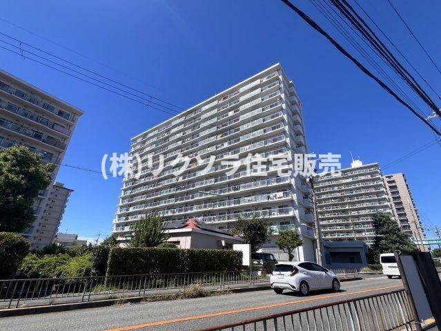 寝屋川東ファミリータウン中1番館の外観|新しい生活にいかがでしょうか？外観はお住まいの顔になります。こだわりたいポイントですね。水回りリフォームやリノベーションも承ってます。
■現地見学・資金計画相談・住宅ローン相談もお問合せ受付中■